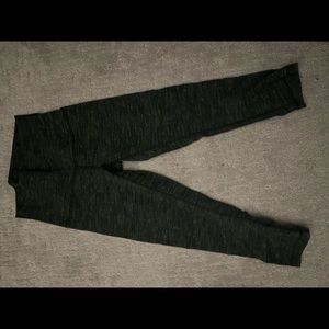 Lululemon dark green Capri leggings size 6